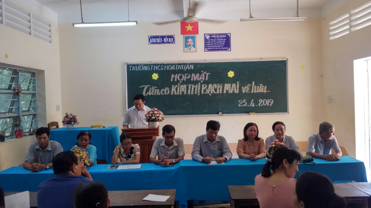 Tuyển giáo viên vê hưu